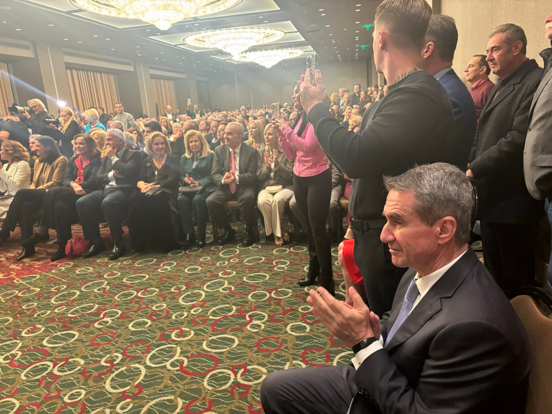 Κατενθουσιασμένος ο Ανδρέας Λοβερδος με το βιβλίο του Αδωνι Γεωργιάδη: Στην πρώτη γραμμή της παρουσίασης, βάραγε παλαμάκια με πάθος 9 IMG 9446