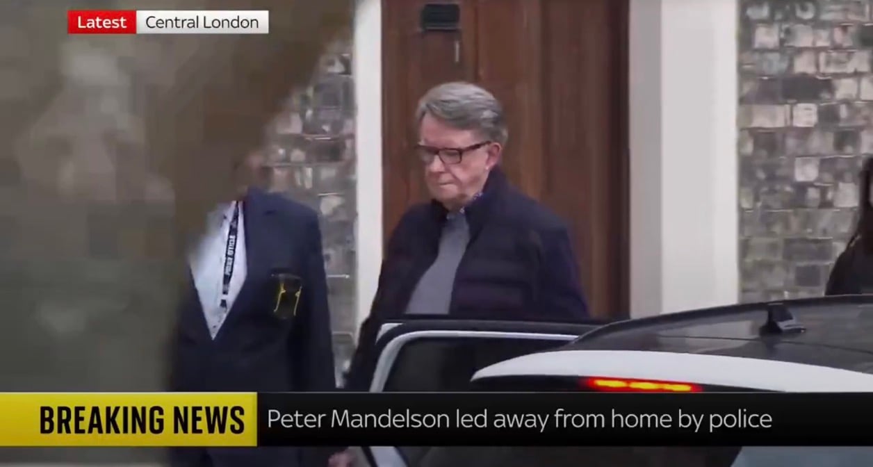 Συνελήφθη ο διπλωμάτης με το σώβρακο, κολλητός του Στάρμερ και του Επστάιν!