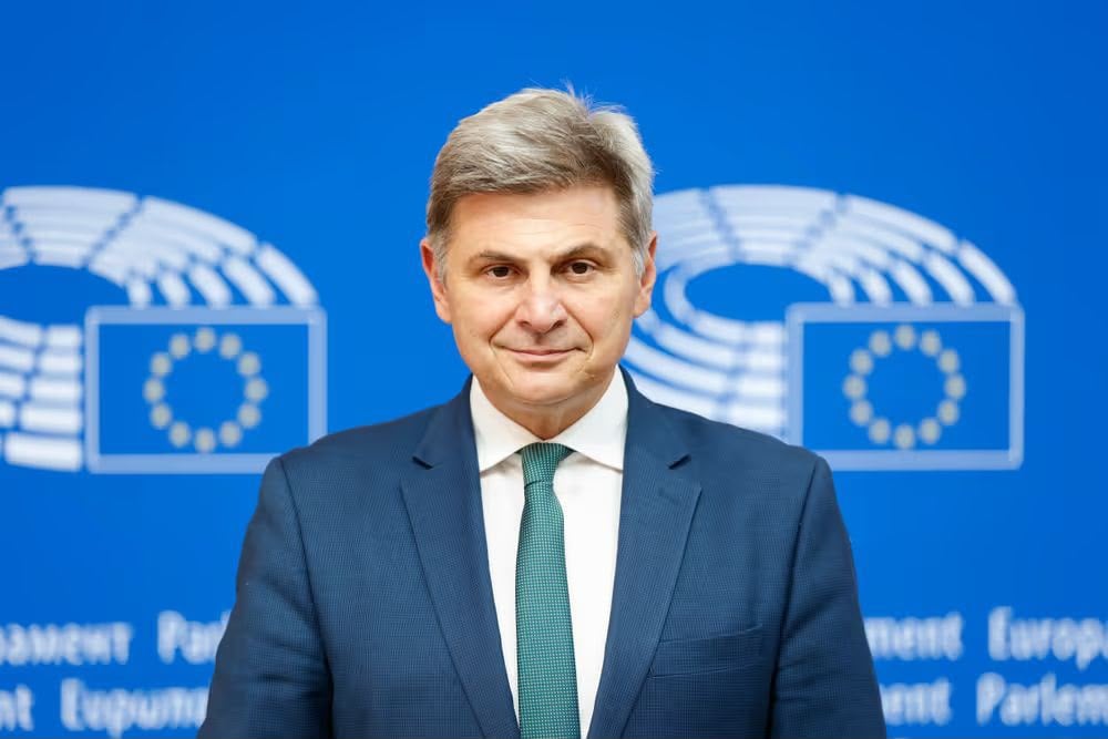 Φαραντούρης: Ζητά απ' την ΕΕ κατοχύρωση της πρόσβασης σε πόσιμο νερό ως δικαιώματος του ανθρώπου