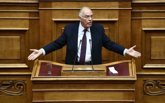 Ο συγκινητικός αποχαιρετισμός του Πάνου Καμμενου στον ευπατρίδη Βασίλη Λεβεντη
