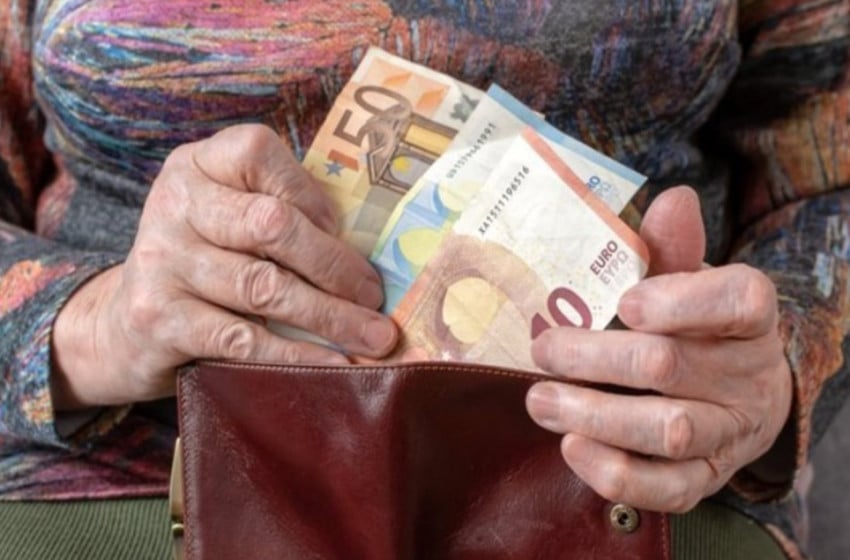Συντάξεις χηρείας: Περισσότερη στήριξη στις μητέρες με παιδιά