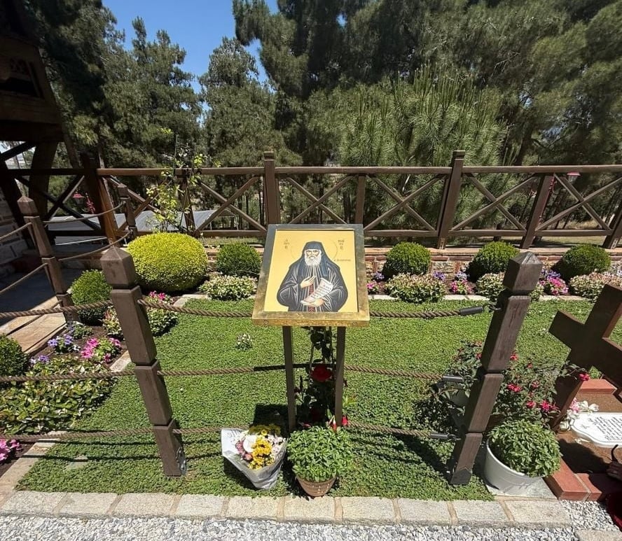 Πλήθος πιστών στη Σουρωτή για τον Άγιο Παϊσιο 32 χρόνια μετά την εκδημία του