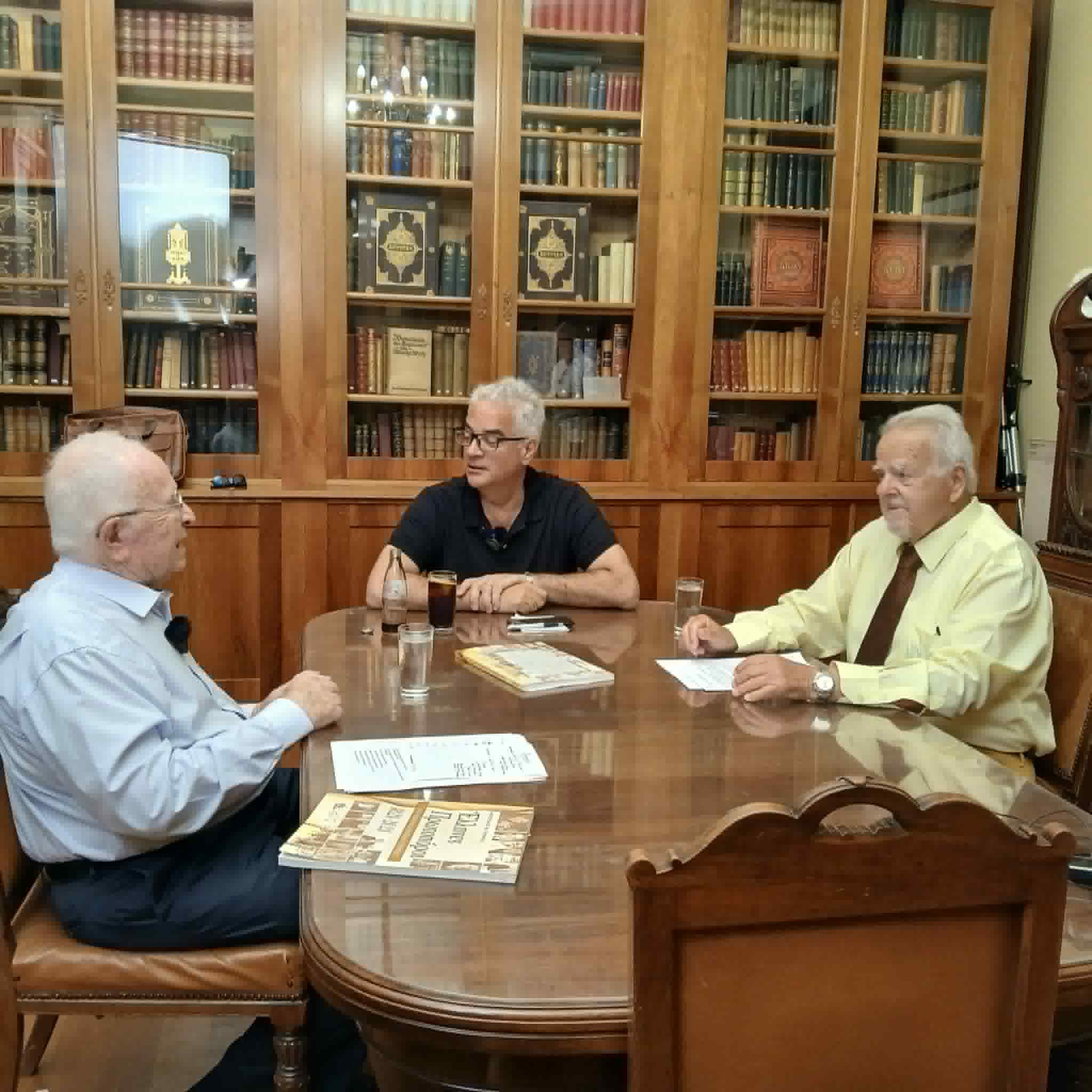Ο διαπρεπής ιατρός κοινωνιολόγος,ερευνητής και στοχαστής Νικόλαος Χρηστάκης σε μια ξεχωριστή συνέντευξη