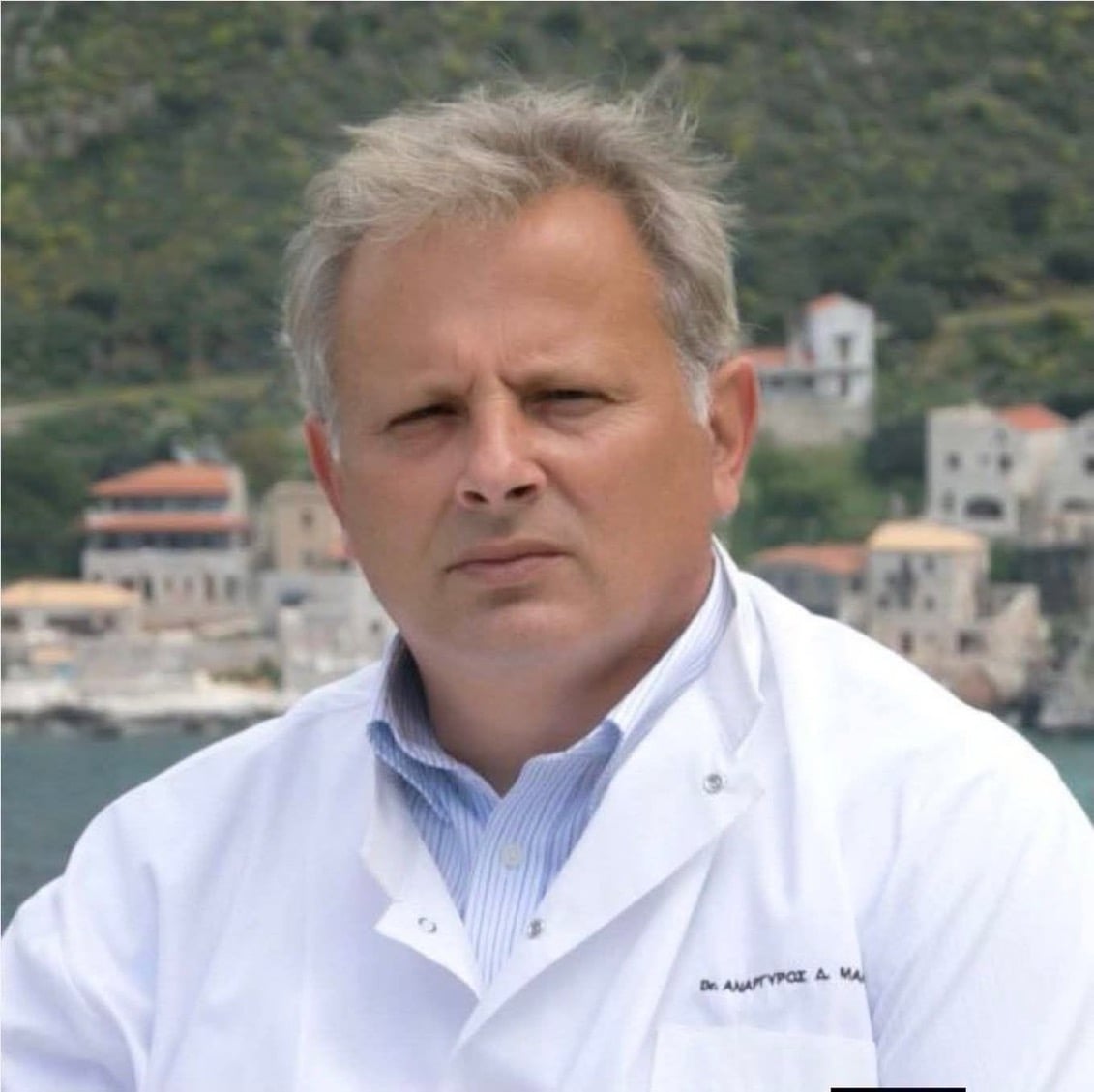 Βραβευμένος ως κορυφαίος γιατρός στον πλανήτη, αλλά οδηγούσε ο ίδιος το ασθενοφόρο στη Μάνη