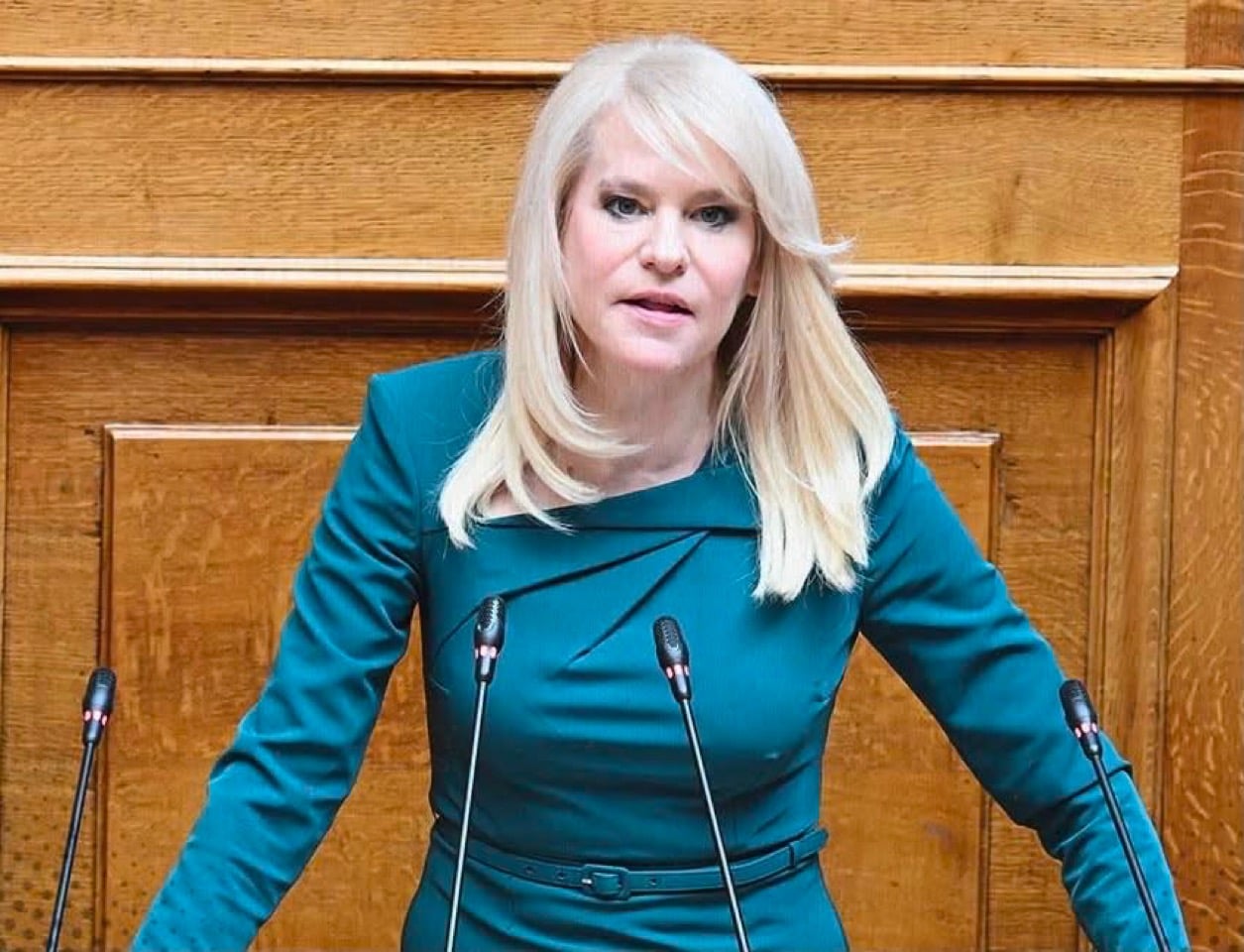 Θεοδωρα Τζακρη: Να ληφθούν άμεσα μέτρα για την αντιμετώπιση της ασθένειας των παραμορφωμένων καρπών και τη στήριξη των παραγωγών