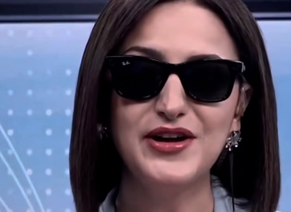 Σάλος με την παρουσιάστρια του KONTRA VIEW Ελευθερία Τζανακούλη και τα γυαλιά του Αδωνι