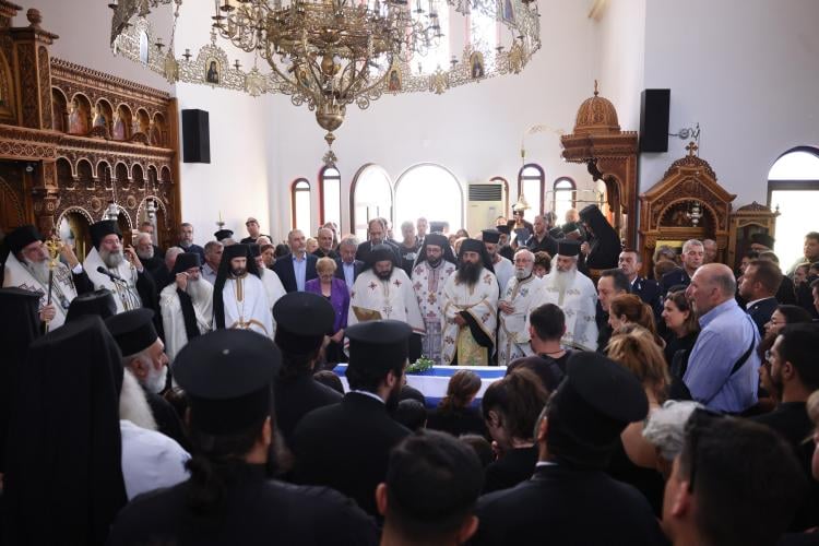 Ρέθυμνο: Συγκλονίζει ο αποχαιρετισμός στον Παντελή Διαμαντάκη από τον Ιερέα Πατέρα του 5 IMG 0311