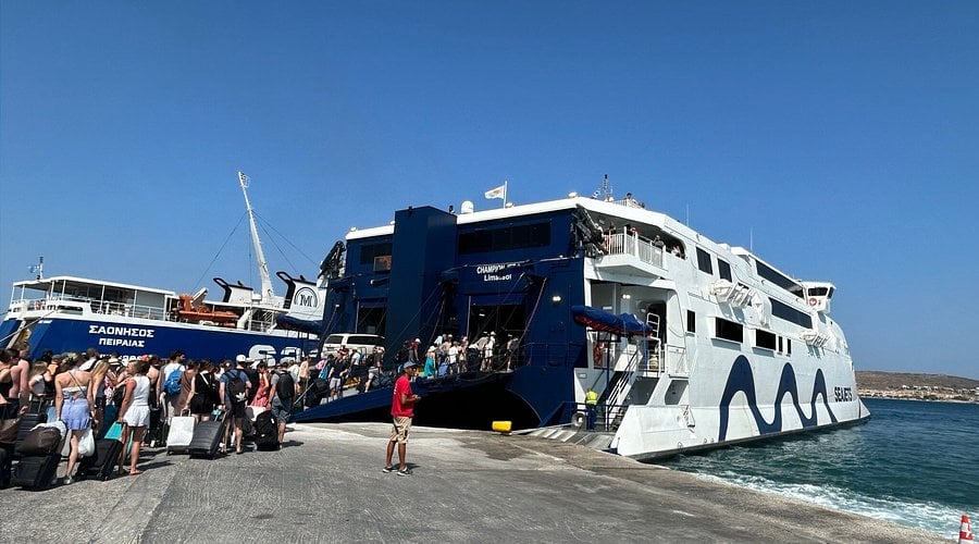 Στο 100% οι πληρότητες στα πλοία για τις Κυκλάδες  Αυξημένη κίνηση σε Πειραιά, Ραφήνα και Λαύριο