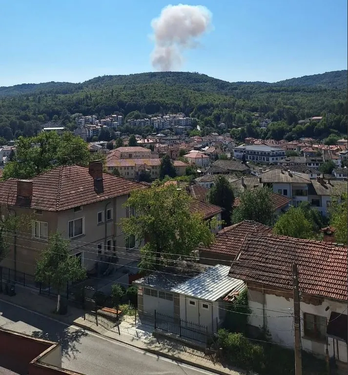Βουλγαρία: Εκκωφαντικές εκρήξεις σε στρατιωτικό εργοστάσιο Έκκληση στους κατοίκους να κλείσουν τα παράθυρα