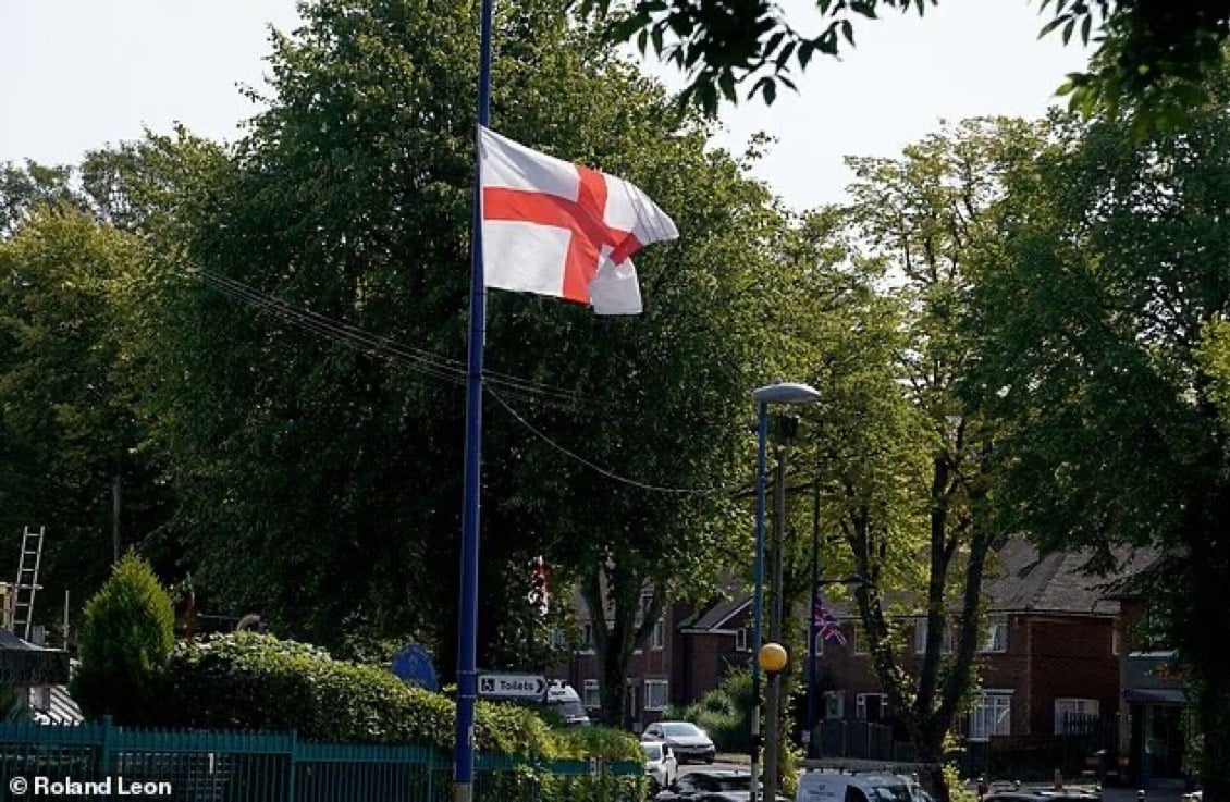 Ζητούν απαγόρευση της Βρετανικής σημαίας στη… Βρετανία