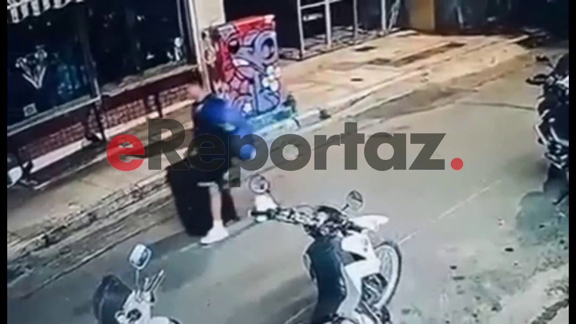 Παγώνει το αίμα βίντεο από την Κυψέλη: Ο 26χρονος με τη βαλίτσα λίγες ώρες πριν αποκαλυφθεί το έγκλημα