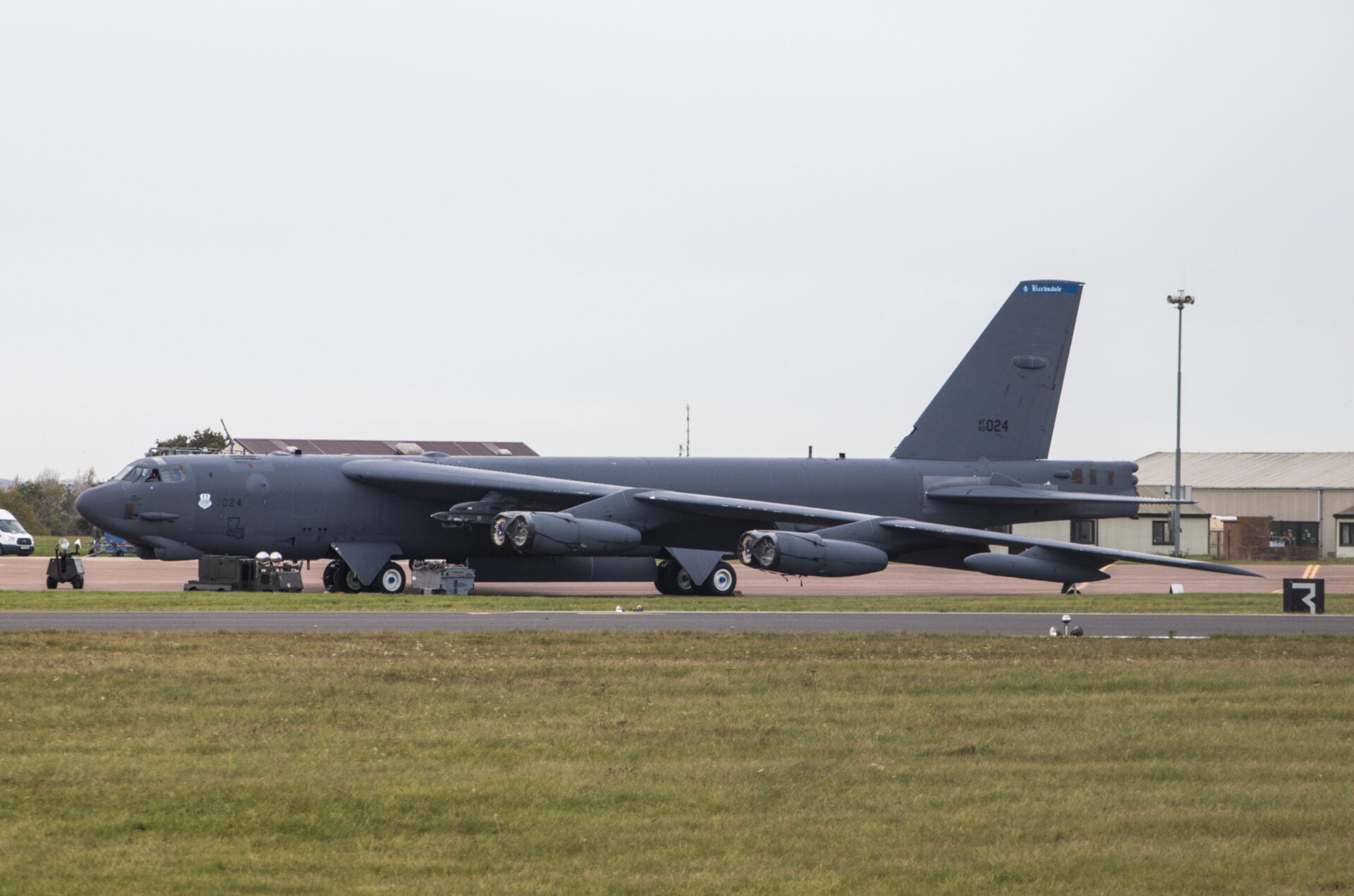 Μείζον περιστατικό δίπλα στη RAF Fairford: Εκκενώσεις, συλλήψεις για εκρηκτικά και η σκιά του πολέμου στο Ιράν
