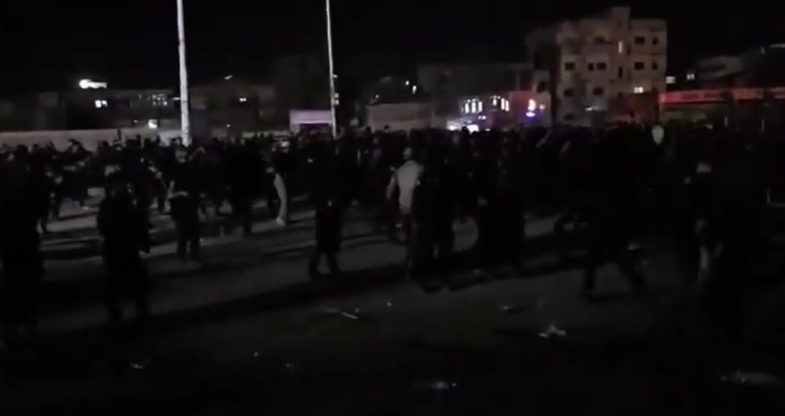 Ισλαμοφασίστες του Τζολάνι ανοίγουν πυρ κατά Κούρδων διαδηλωτών!