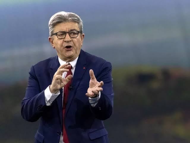 Μελανσόν: Λευκά περιβραχιόνια για την «περιφρούρηση» του συλλαλητηρίου στο Παρίσι
